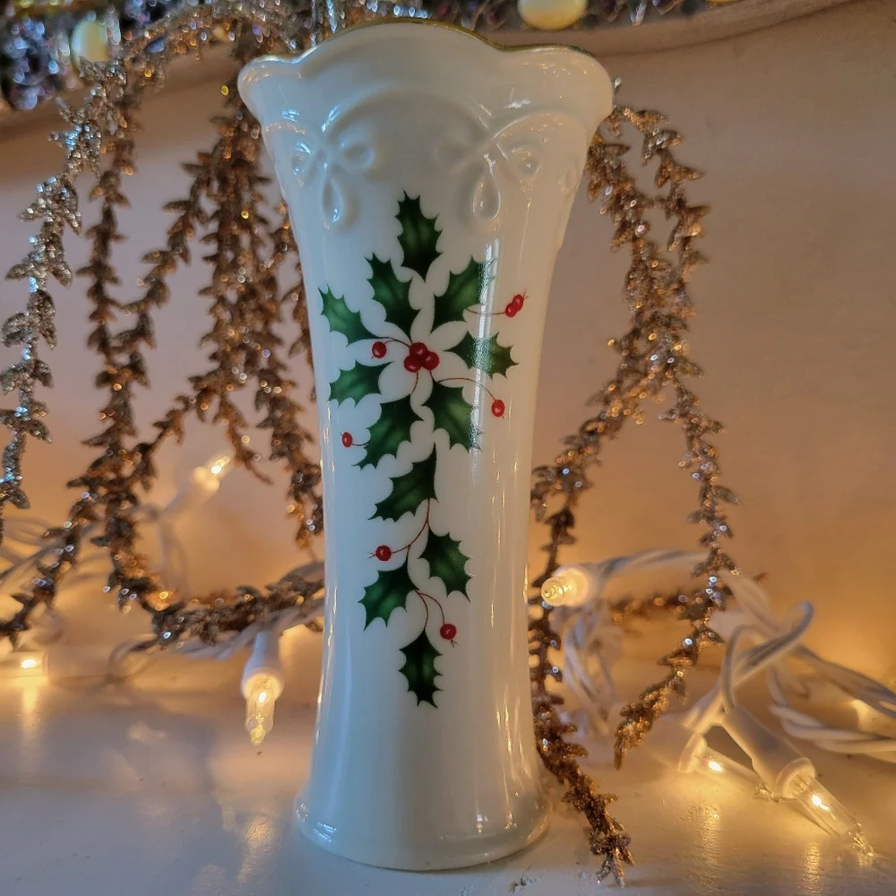 Lenox Holiday Vase ~ Dimension Collection ~ Holly ~ Christmas ~ Pretty